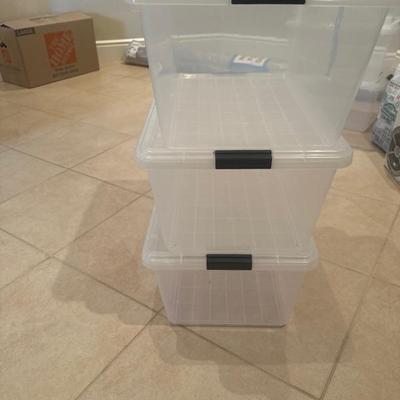 Lot 575 plastic containers