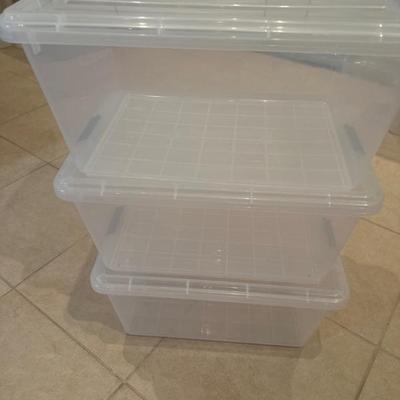 Lot 575 plastic containers