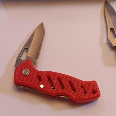 Three new Pocketknives Storm chaser II with case and two smaller ones