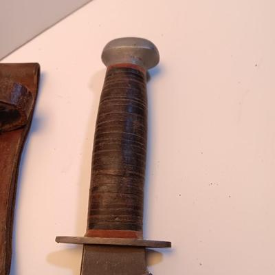 Hunting knife with leather sheath