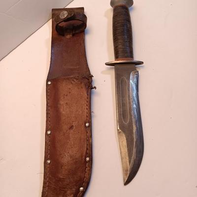 Hunting knife with leather sheath