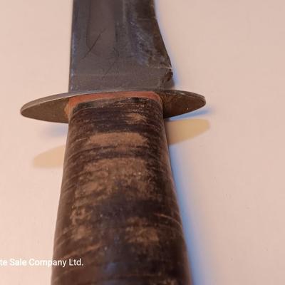 Hunting knife with leather sheath