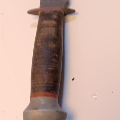 Hunting knife with leather sheath