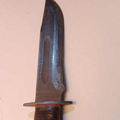 Hunting knife with leather sheath