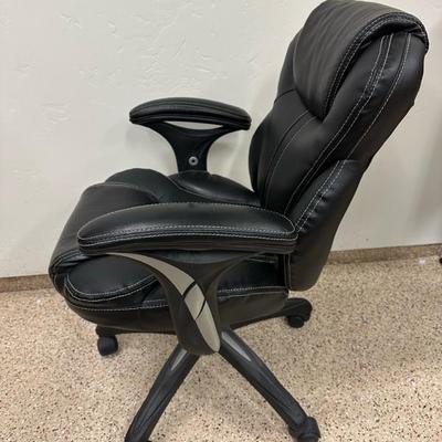 Lot 556 rolling office chair