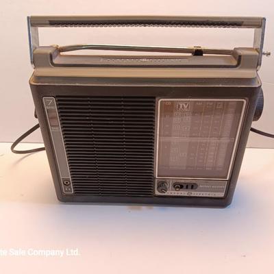General Electric Model 7-2963A AM/FM/ TV PS AIR Instant weather electric or battery operated radio