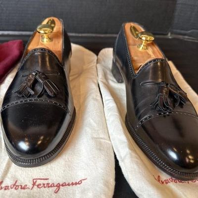 Lot 585 Mens Dress shoes