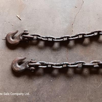 Tow chain with two steel hooks