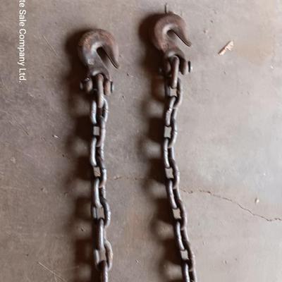 Tow chain with two steel hooks