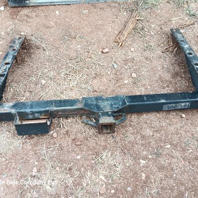 Tow hitch bar