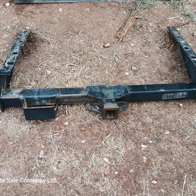 Tow hitch bar