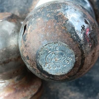 Tow hitch plate with extra balls