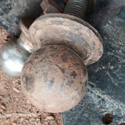 Tow hitch plate with extra balls