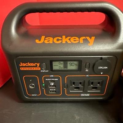 Lot 560 Jackery portable power station and flashlights