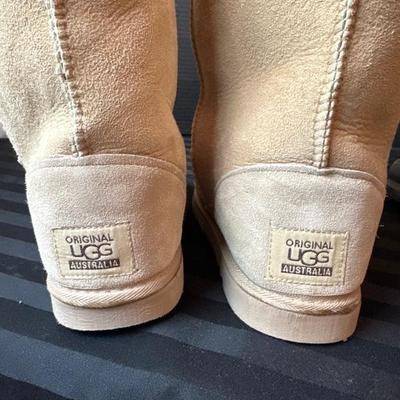 Lot 587 Pair of boots