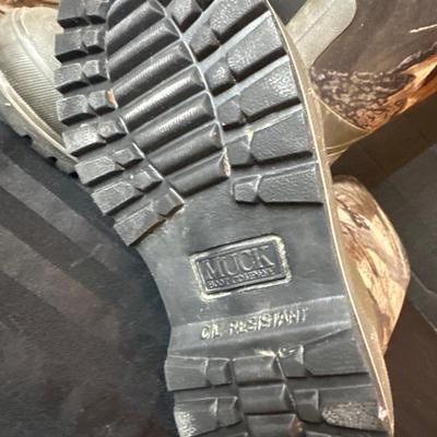 Lot 587 Pair of boots