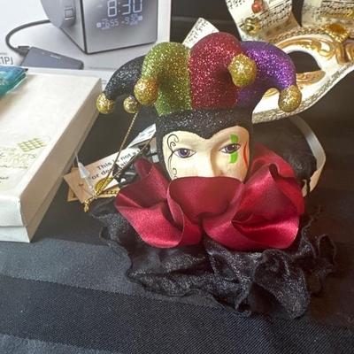 Lot 595 Variety of home decor