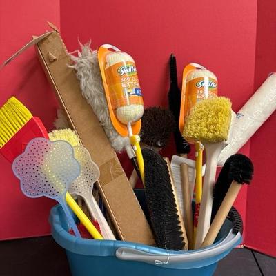 Lot 570 dusters, brooms and scrub brushes