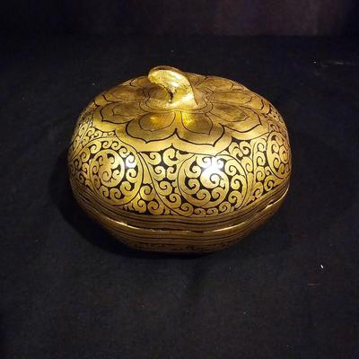 Assortment of Gold Lacquer Ware Bowls (D-JS)