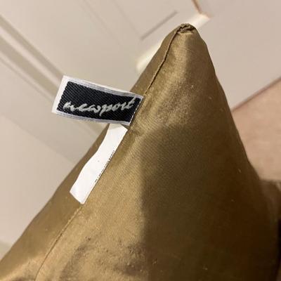 Accent Pillows (D-MG)