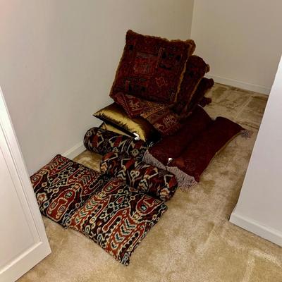 Accent Pillows (D-MG)