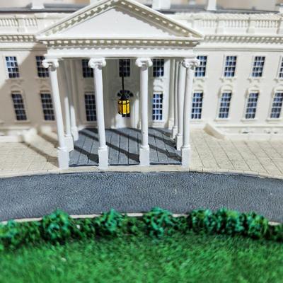 Danbury Mint White House with box