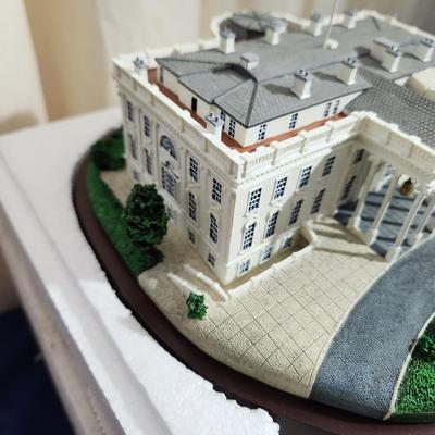 Danbury Mint White House with box
