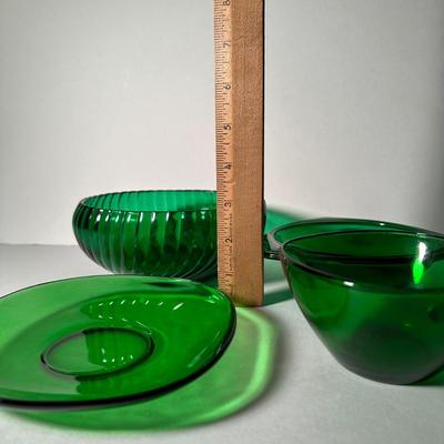 LOT 6F: Vintage Emerald Green Vereco Cups w/ Saucers & Candy Bowls