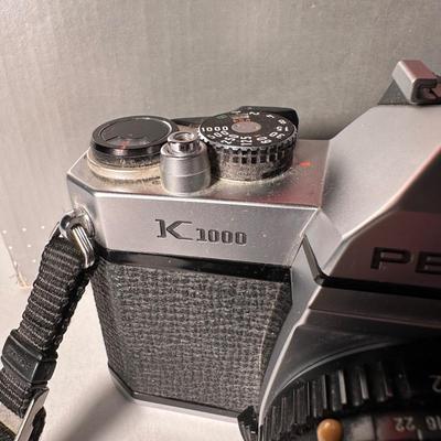 LOT 25F: Pentax Asahi K1000 35mm SLR Film Camera w/ Lens