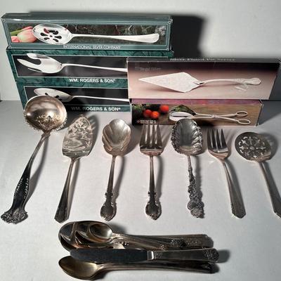 LOT 30L: Vintage Silver Plated Serving Ware - Rogerâ€™s Bros, International Silver Company & More