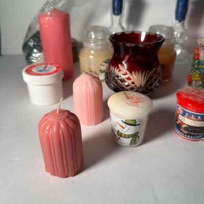 LOT 32L: Collection Of Candles & Candle Holders - Yankee Candle, Colonial Candle & More