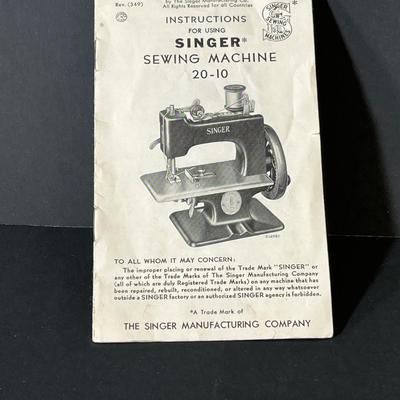 LOT 165U: Vintage Singer Mini Sewing Machine 20-10