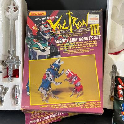 LOT 190U: Voltron Vintage 1980s Assembled Lionbot