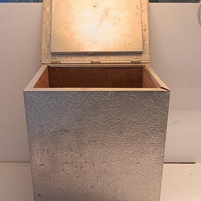 Muckle Mfg. front door delivery Milk box