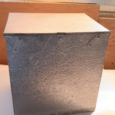 Muckle Mfg. front door delivery Milk box