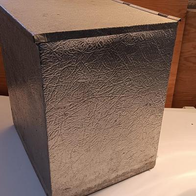 Muckle Mfg. front door delivery Milk box