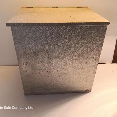 Muckle Mfg. front door delivery Milk box