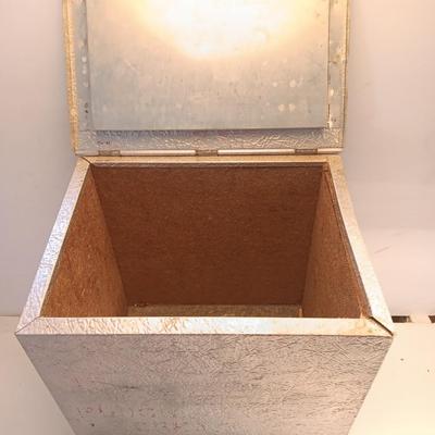 Muckle Mfg. front door delivery Milk box