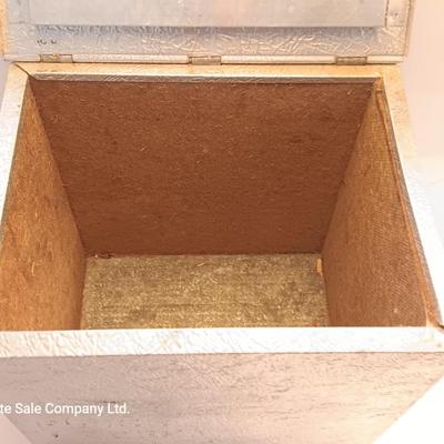 Muckle Mfg. front door delivery Milk box