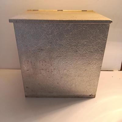 Muckle Mfg. front door delivery Milk box