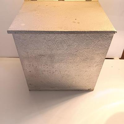 Muckle Mfg. front door delivery Milk box