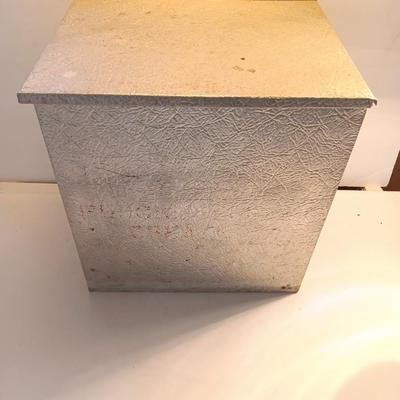 Muckle Mfg. front door delivery Milk box
