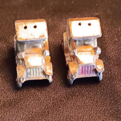 Metal car salt & pepper shakers with beer stein miniature salt & pepper shakers