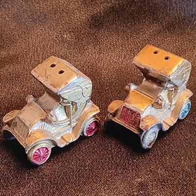 Metal car salt & pepper shakers with beer stein miniature salt & pepper shakers