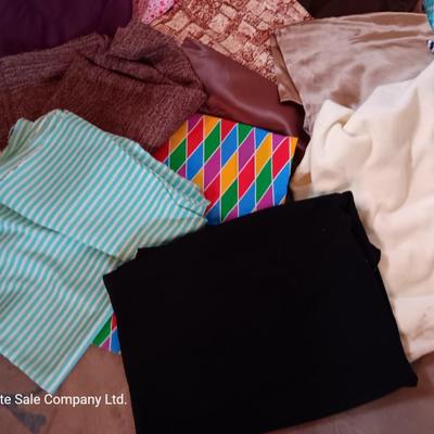 Large assortment of vintage fabric pieces - larger sized pieces