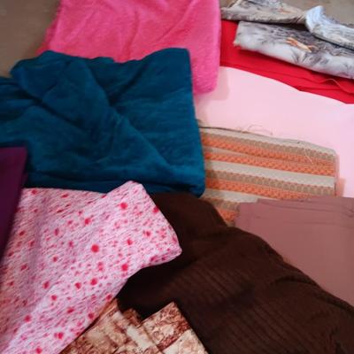 Large assortment of vintage fabric pieces - larger sized pieces