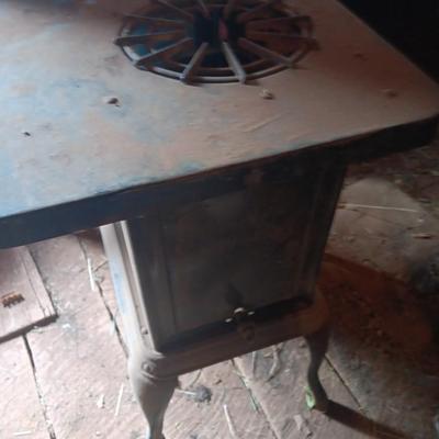 Antique early 1900's kerosene two burner stove with glass kerosene bottle