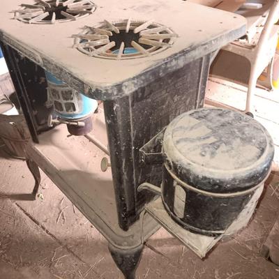 Antique early 1900's kerosene two burner stove with glass kerosene bottle
