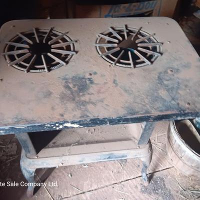 Antique early 1900's kerosene two burner stove with glass kerosene bottle