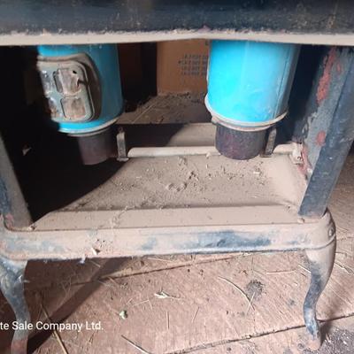 Antique early 1900's kerosene two burner stove with glass kerosene bottle
